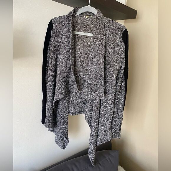 Charming Charlie Gray Shrug Open Sweater Size Medium - Picture 2 of 9